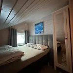 Discover The Ultimate Aurora Escape With A Cozy Outdoor Sauna And Hot Tub *