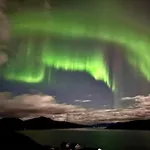 Discover The Ultimate Aurora Escape With A Cozy Outdoor Sauna And Hot Tub بيت للعطل *