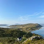 Discover The Ultimate Aurora Escape With A Cozy Outdoor Sauna And Hot Tub بيت للعطل Karlsøy