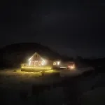 Discover The Ultimate Aurora Escape With A Cozy Outdoor Sauna And Hot Tub بيت للعطل Karlsøy