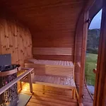 Discover The Ultimate Aurora Escape With A Cozy Outdoor Sauna And Hot Tub بيت للعطل Karlsøy