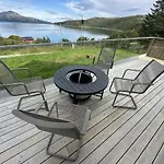 Feriehus Discover The Ultimate Aurora Escape With A Cozy Outdoor Sauna And Hot Tub Karlsøy