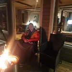 Discover The Ultimate Aurora Escape With A Cozy Outdoor Sauna And Hot Tub بيت للعطل Karlsøy