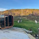 بيت للعطل Discover The Ultimate Aurora Escape With A Cozy Outdoor Sauna And Hot Tub Karlsøy