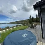 Discover The Ultimate Aurora Escape With A Cozy Outdoor Sauna And Hot Tub * Karlsøy