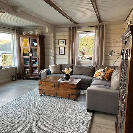 Discover The Ultimate Aurora Escape With A Cozy Outdoor Sauna And Hot Tub Karlsøy