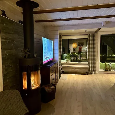 Discover The Ultimate Aurora Escape With A Cozy Outdoor Sauna And Hot Tub بيت للعطل Karlsøy