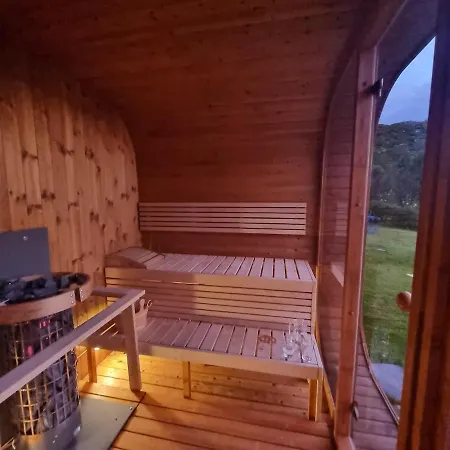 Discover The Ultimate Aurora Escape With A Cozy Outdoor Sauna And Hot Tub Dom wakacyjny Karlsøy