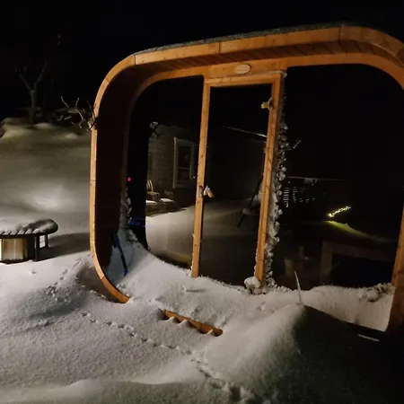 Discover The Ultimate Aurora Escape With A Cozy Outdoor Sauna And Hot Tub *