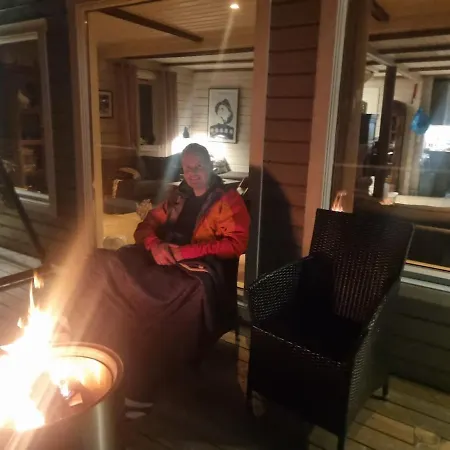 Discover The Ultimate Aurora Escape With A Cozy Outdoor Sauna And Hot Tub Dom wakacyjny Karlsøy