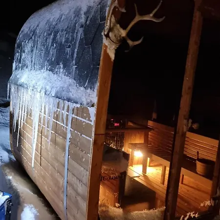 Tatil Evi Discover The Ultimate Aurora Escape With A Cozy Outdoor Sauna And Hot Tub Karlsøy