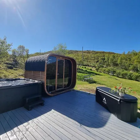 Discover The Ultimate Aurora Escape With A Cozy Outdoor Sauna And Hot Tub * Karlsøy