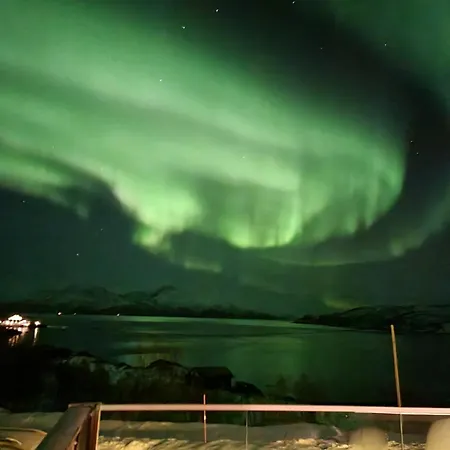 Discover The Ultimate Aurora Escape With A Cozy Outdoor Sauna And Hot Tub * Karlsøy