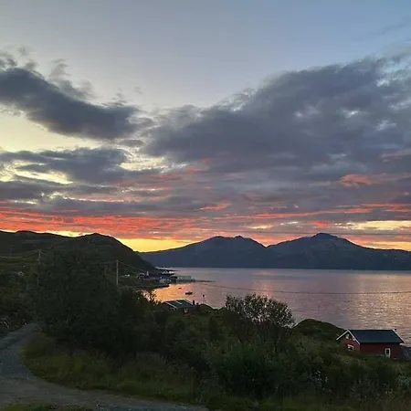 Discover The Ultimate Aurora Escape With A Cozy Outdoor Sauna And Hot Tub * Karlsøy