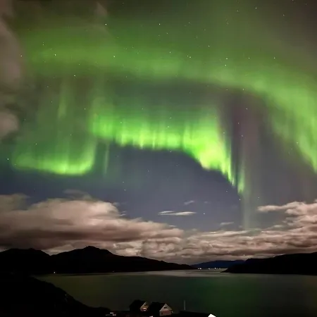 Dom wakacyjny Discover The Ultimate Aurora Escape With A Cozy Outdoor Sauna And Hot Tub