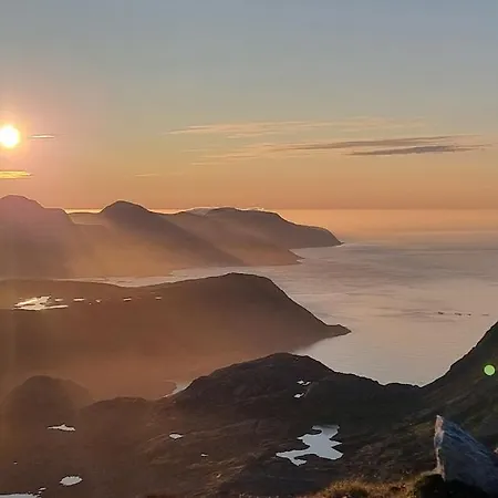 Discover The Ultimate Aurora Escape With A Cozy Outdoor Sauna And Hot Tub Karlsøy