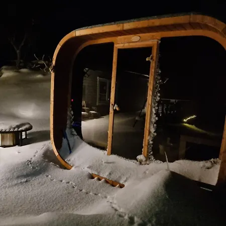 Discover The Ultimate Aurora Escape With A Cozy Outdoor Sauna And Hot Tub *