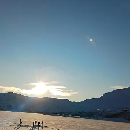 Discover The Ultimate Aurora Escape With A Cozy Outdoor Sauna And Hot Tub *