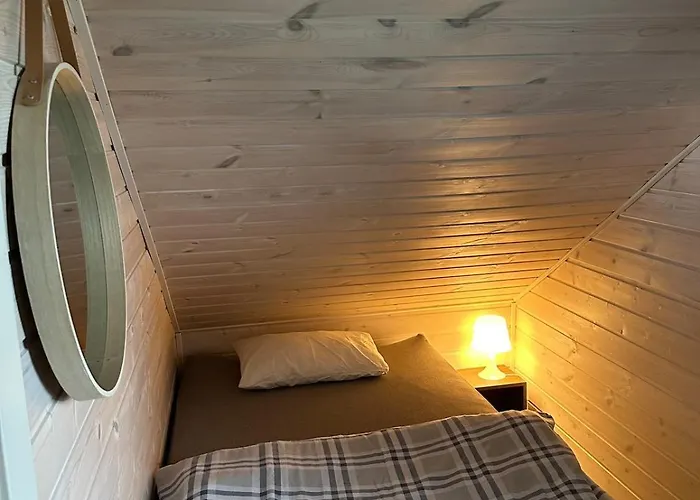 Discover The Ultimate Aurora Escape With A Cozy Outdoor Sauna And Hot Tub בית נופש