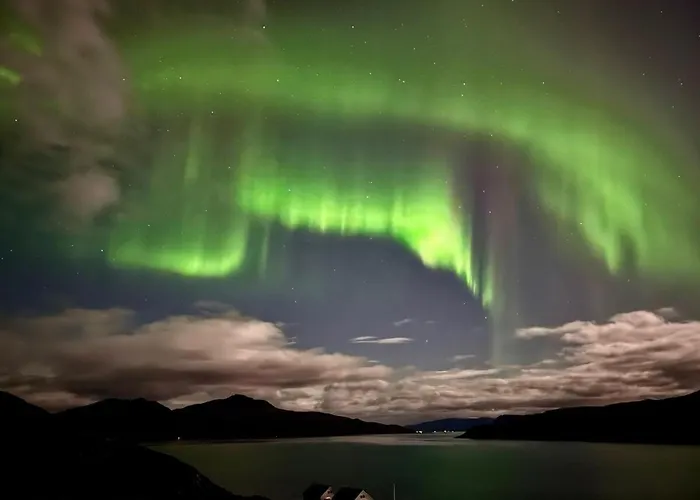 Discover The Ultimate Aurora Escape With A Cozy Outdoor Sauna And Hot Tub בית נופש *