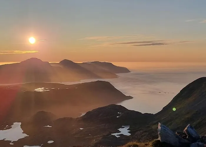 בית נופש Discover The Ultimate Aurora Escape With A Cozy Outdoor Sauna And Hot Tub Karlsøy