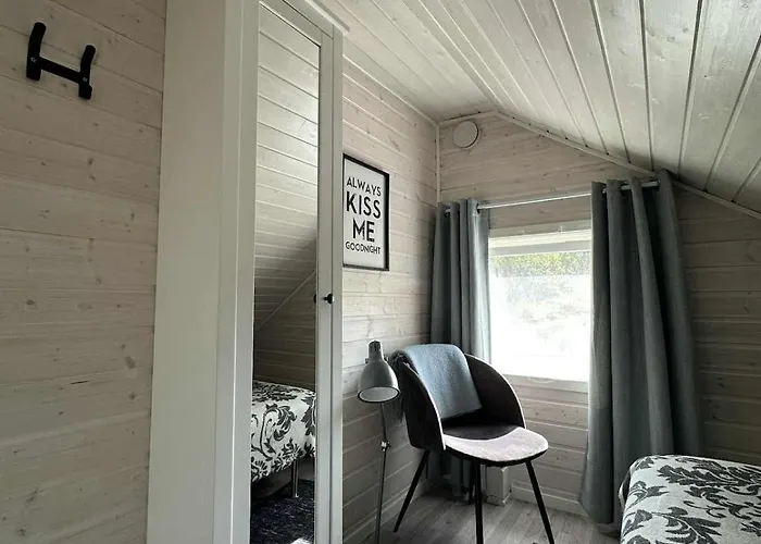 Discover The Ultimate Aurora Escape With A Cozy Outdoor Sauna And Hot Tub *