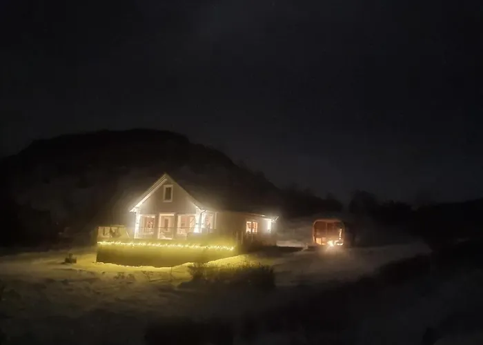 Discover The Ultimate Aurora Escape With A Cozy Outdoor Sauna And Hot Tub בית נופש Karlsøy