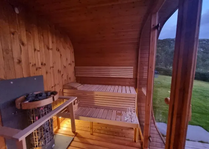Discover The Ultimate Aurora Escape With A Cozy Outdoor Sauna And Hot Tub Ferienhaus Karlsøy