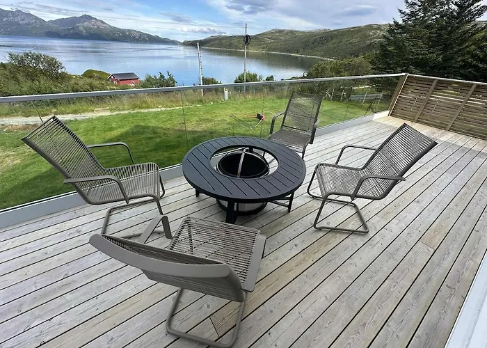 Ferienhaus Discover The Ultimate Aurora Escape With A Cozy Outdoor Sauna And Hot Tub Karlsøy