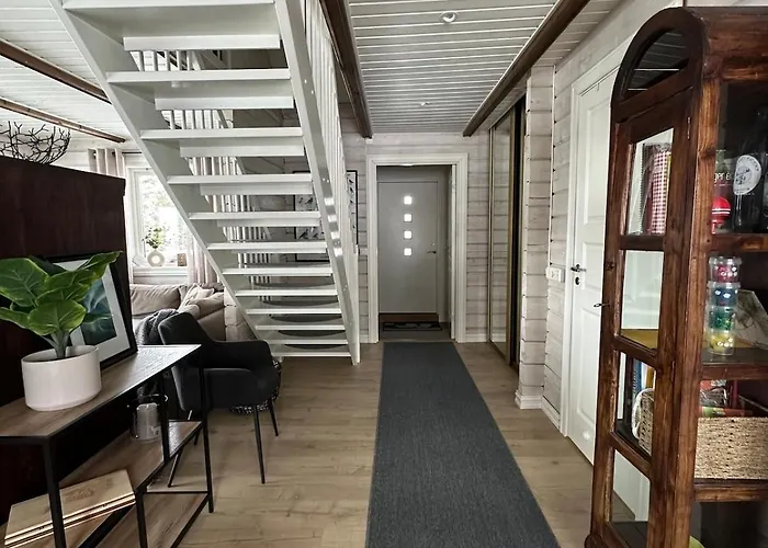 Discover The Ultimate Aurora Escape With A Cozy Outdoor Sauna And Hot Tub בית נופש Karlsøy
