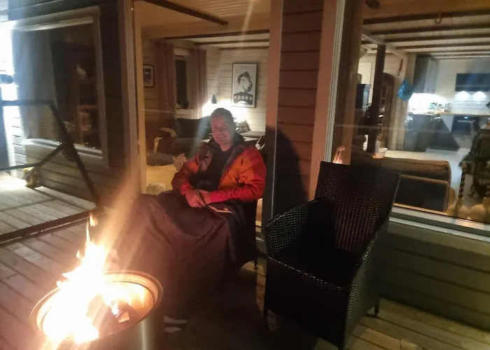 Discover The Ultimate Aurora Escape With A Cozy Outdoor Sauna And Hot Tub בית נופש Karlsøy