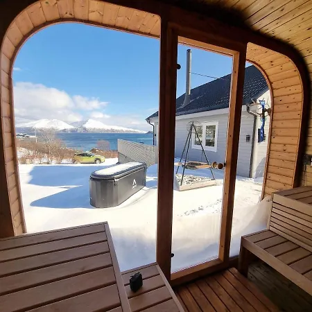 Discover The Ultimate Aurora Escape With A Cozy Outdoor Sauna And Hot Tub * Karlsøy