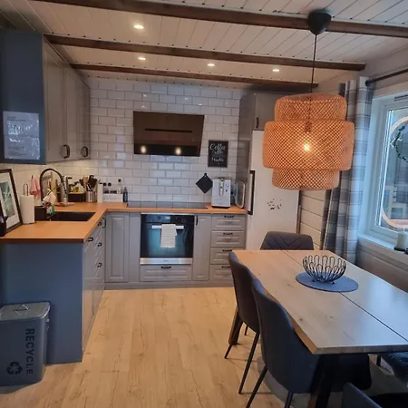 Discover The Ultimate Aurora Escape With A Cozy Outdoor Sauna And Hot Tub * Karlsøy