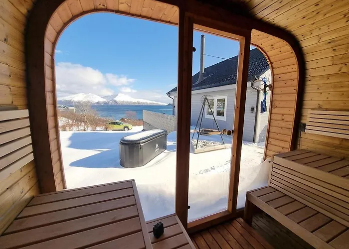 Discover The Ultimate Aurora Escape With A Cozy Outdoor Sauna And Hot Tub * Karlsøy