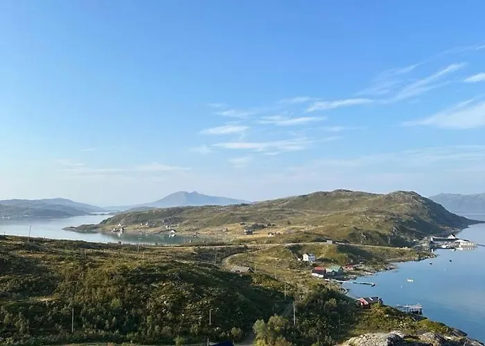 Discover The Ultimate Aurora Escape With A Cozy Outdoor Sauna And Hot Tub Hébergement de vacances Karlsøy
