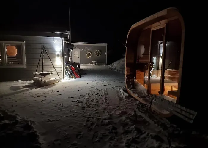 Discover The Ultimate Aurora Escape With A Cozy Outdoor Sauna And Hot Tub Hébergement de vacances Karlsøy