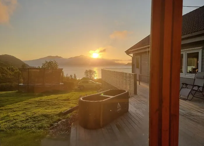 Hébergement de vacances Discover The Ultimate Aurora Escape With A Cozy Outdoor Sauna And Hot Tub *